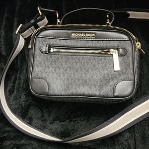 Michael kors crossbody